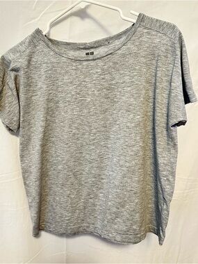 Uniqlo Light Gray Women's Short Sleeve Tee